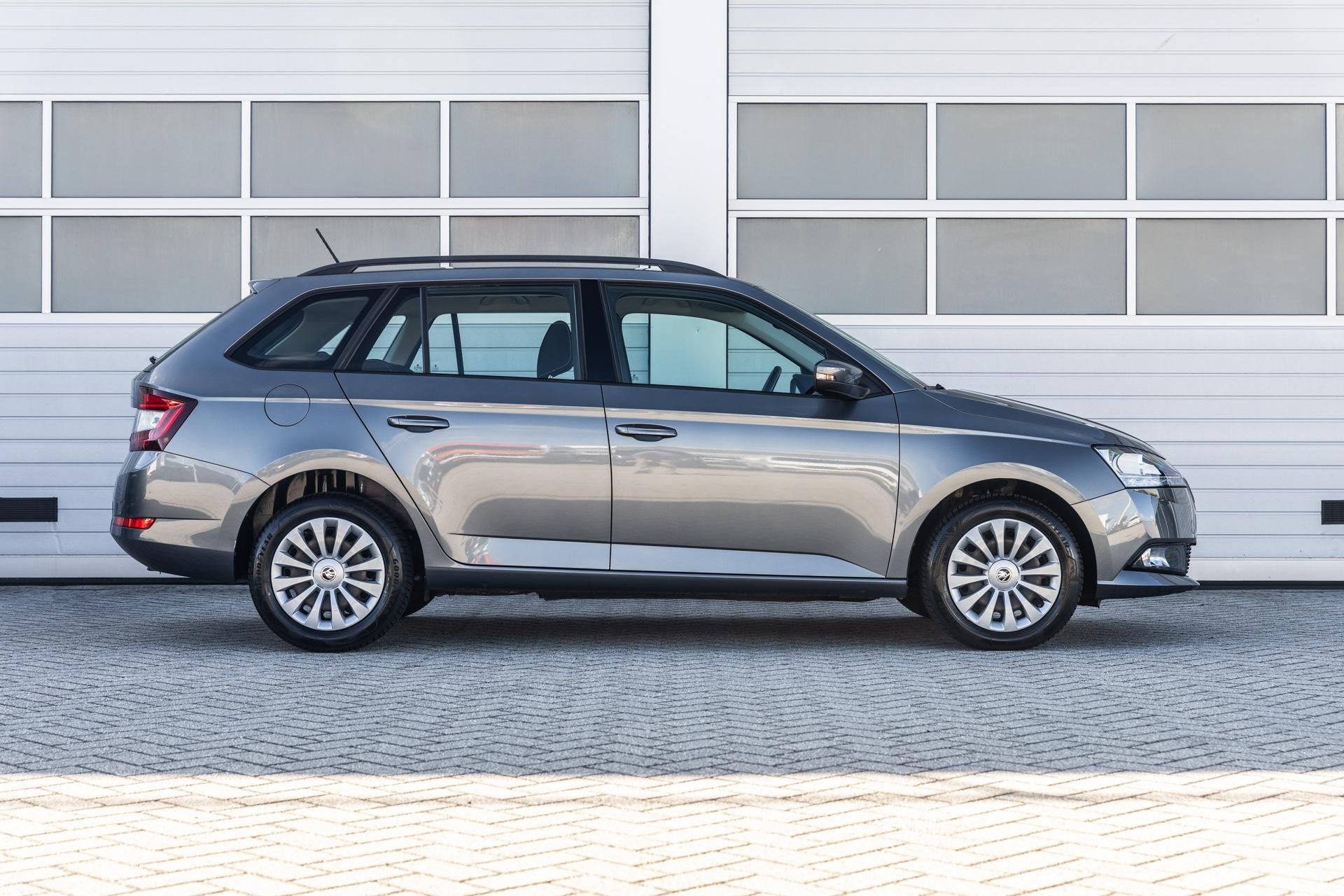 Skoda Fabia Combi 1.0 TSI 95pk Ambition | Sensoren achter |, Auto's, Voorwielaandrijving, 12 maanden, Stof, Gebruikt