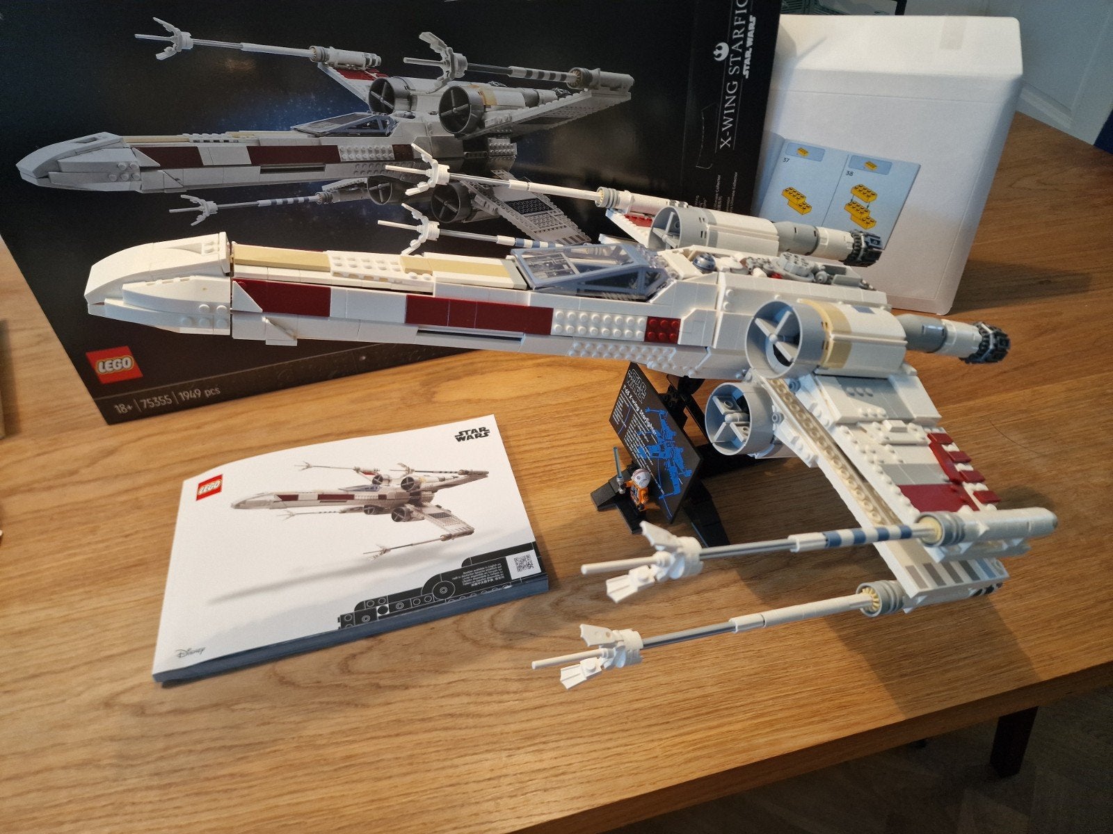 Lego Star Wars X-Wing Display Model met Extra's, Ophalen of Verzenden, Zo goed als nieuw