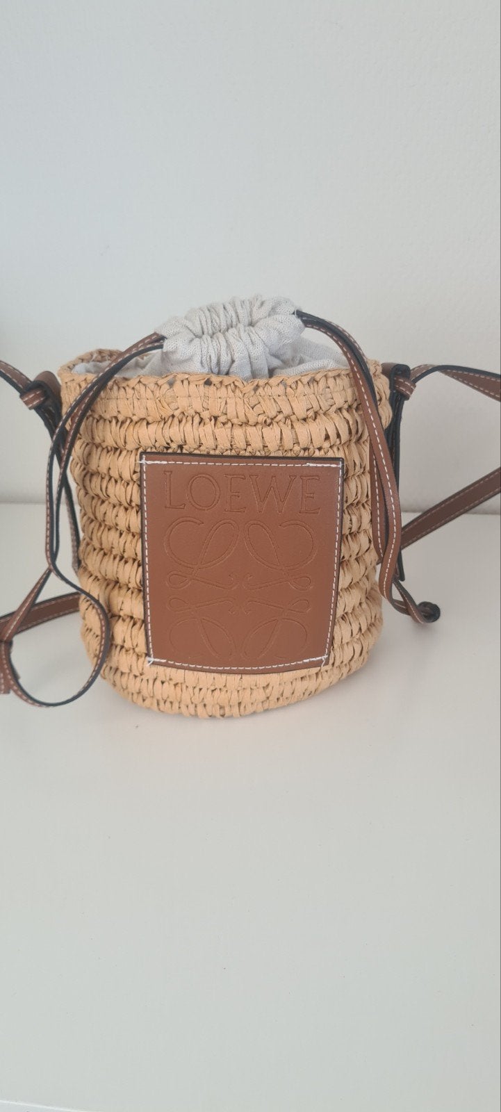 Loewe bucket tas., Sieraden, Tassen en Uiterlijk, Ophalen of Verzenden, Zo goed als nieuw, Zwart, Handtas