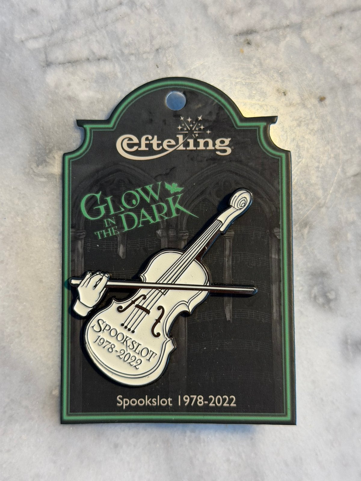Efteling Spookslot glow in the dark pin, Ophalen of Verzenden, Nieuw, Button of Speldje