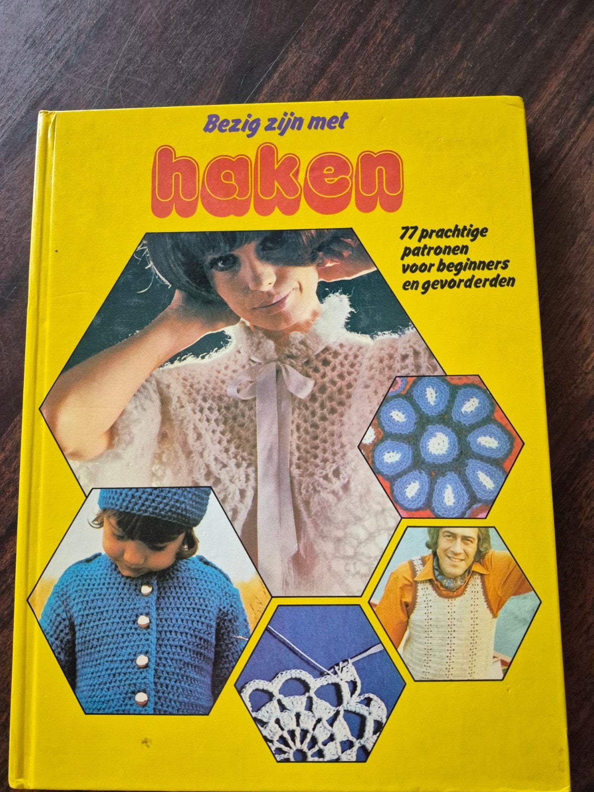Vintage, retro,  bezig zijn met haken, Ophalen of Verzenden, Zo goed als nieuw, Haken, Patroon of Boek