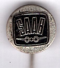 SAAB zwart op zilverkleurig auto/vliegtuig speldje ( C_237 ), Verzenden, Zo goed als nieuw, Transport, Speldje of Pin