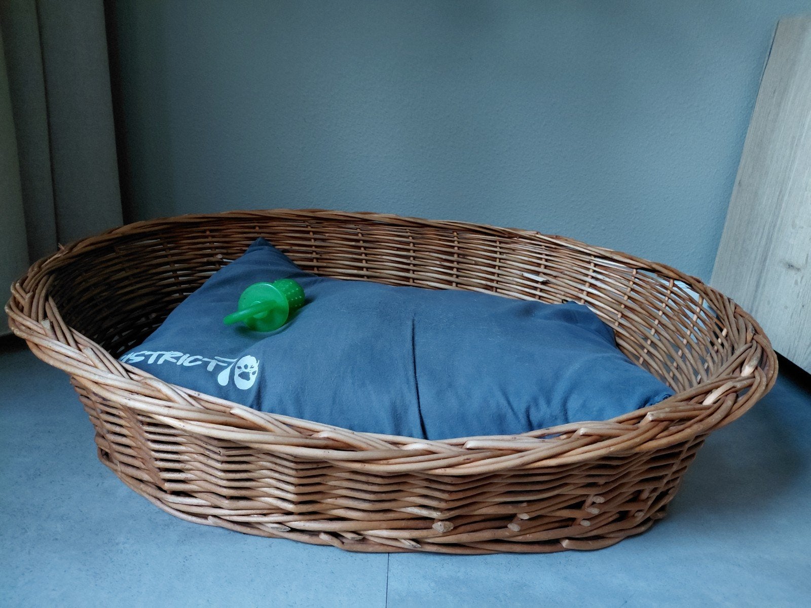 Rotan honden mand met evt. speeltje, Ophalen, Rechthoekig, Riet