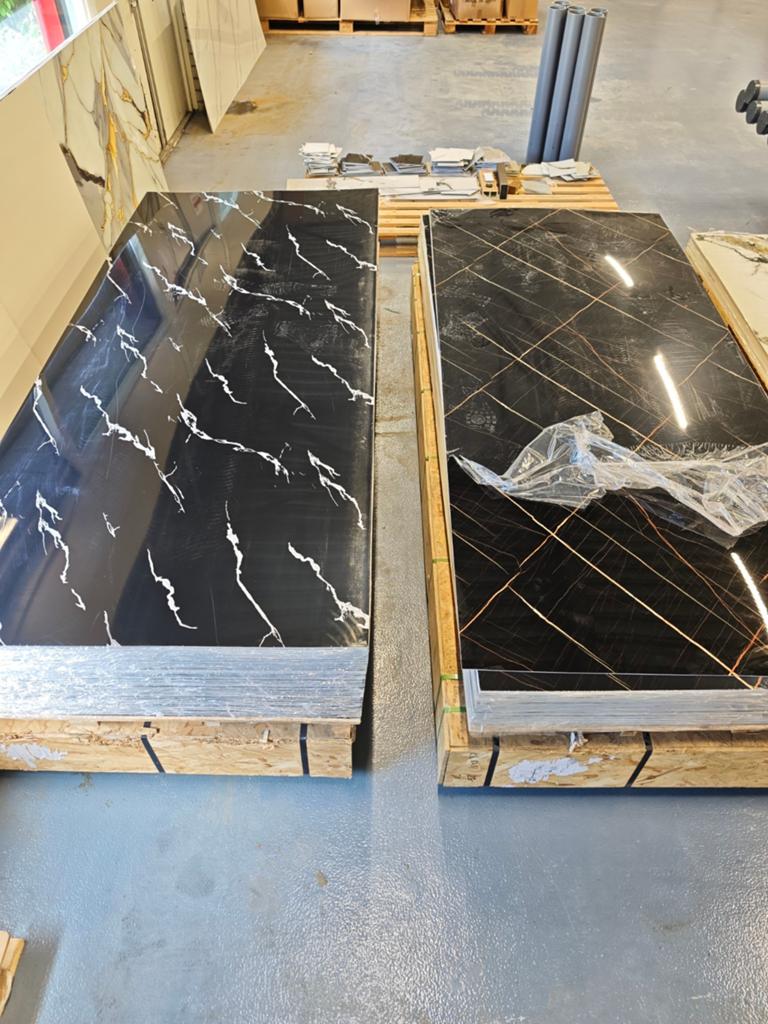 CONTAINER VOORDEEL! €27,50 PVC Wandpanelen Marmerlook, 60 cm of meer, Nieuw, Ophalen of Verzenden, 10 m² of meer