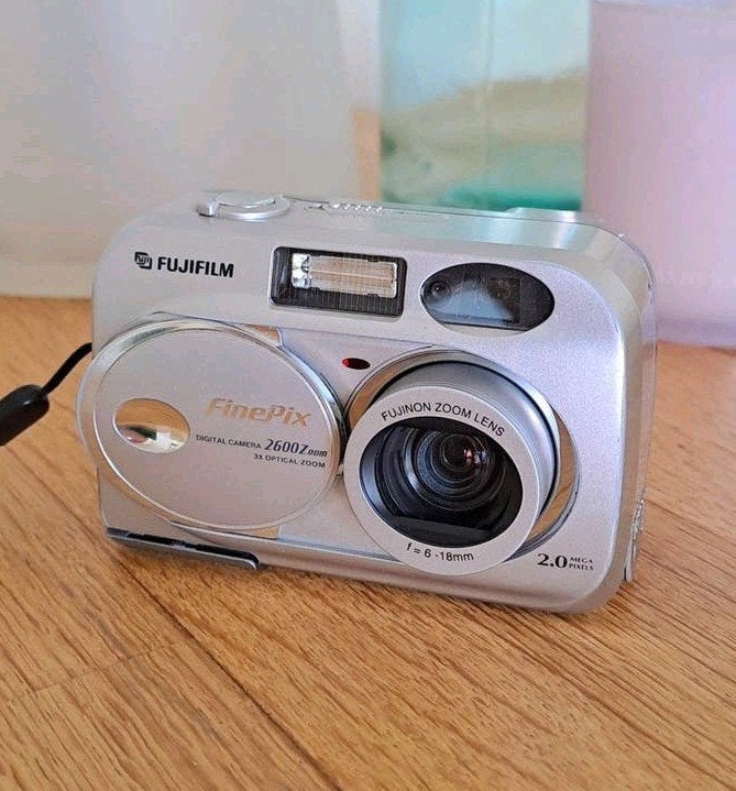Vintage Fujifilm FinePix 2600 Zoom (2.0 MP Digicam), Ingebouwde flitser, Gebruikt, 2 megapixels, Ophalen of Verzenden