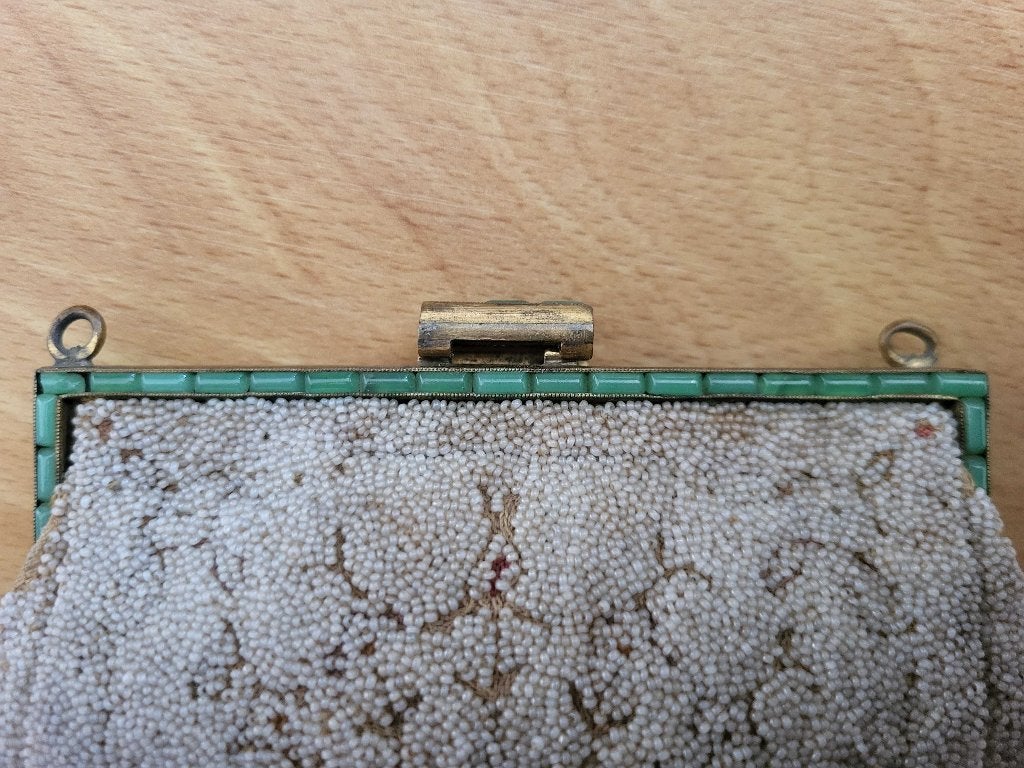 Vintage kralentasje kralenbeurs met smaragd-groene steentjes, Antiek en Kunst, Ophalen of Verzenden