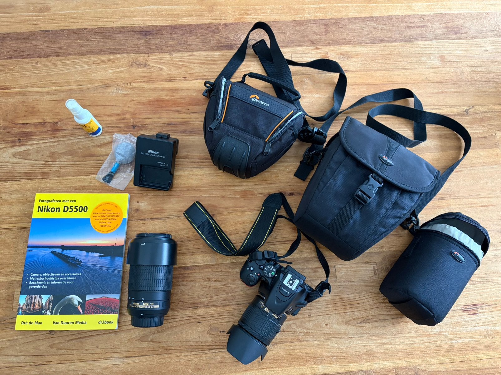 Nikon D5600 in nieuwstaat – 2 lenzen + complete set, Ophalen, Zo goed als nieuw, Nikon, 8 keer of meer