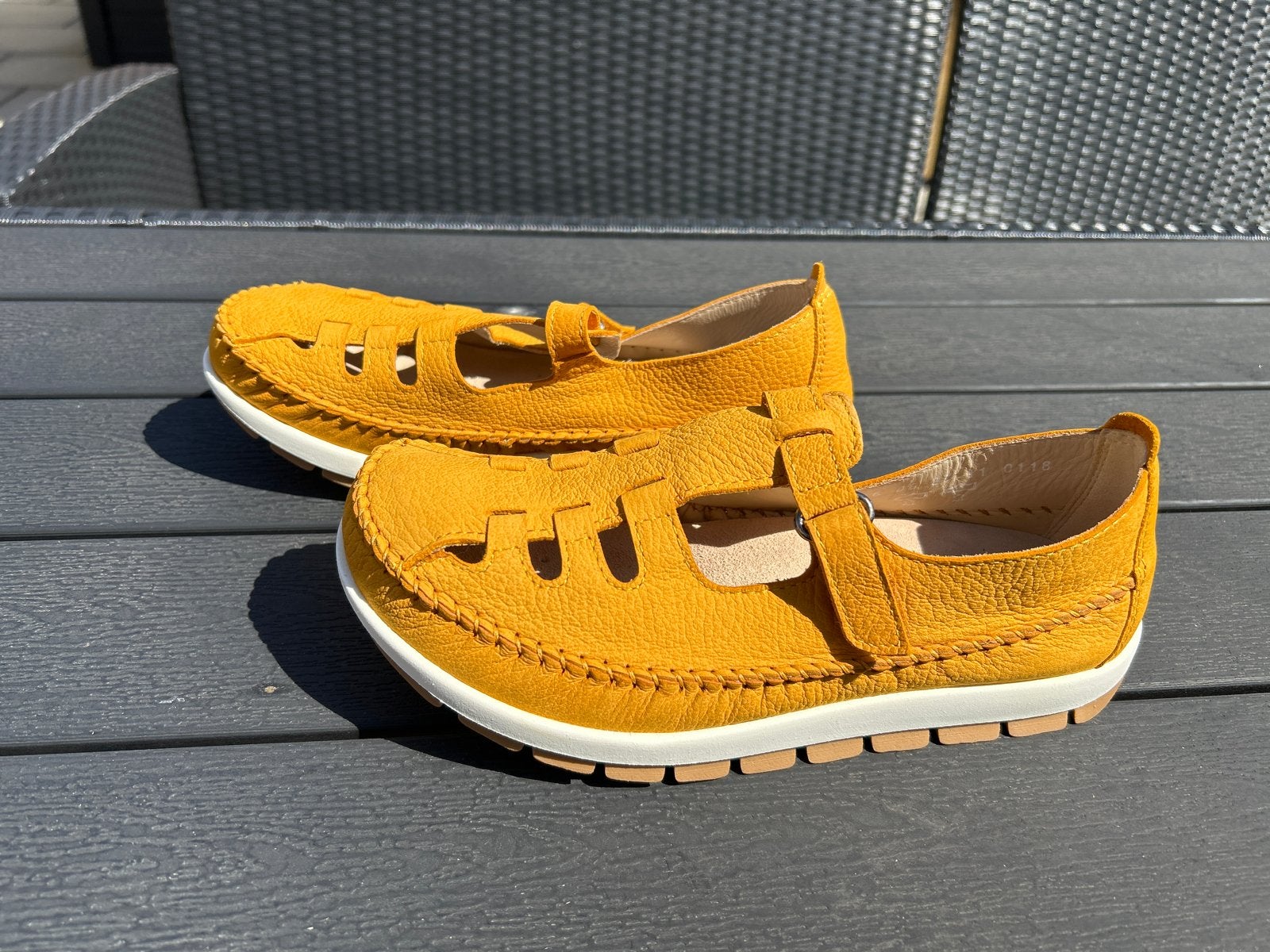 Helvesko schoenen, nieuw in doos, maat 37, Ophalen of Verzenden, Nieuw, Geel, Schoenen met lage hakken