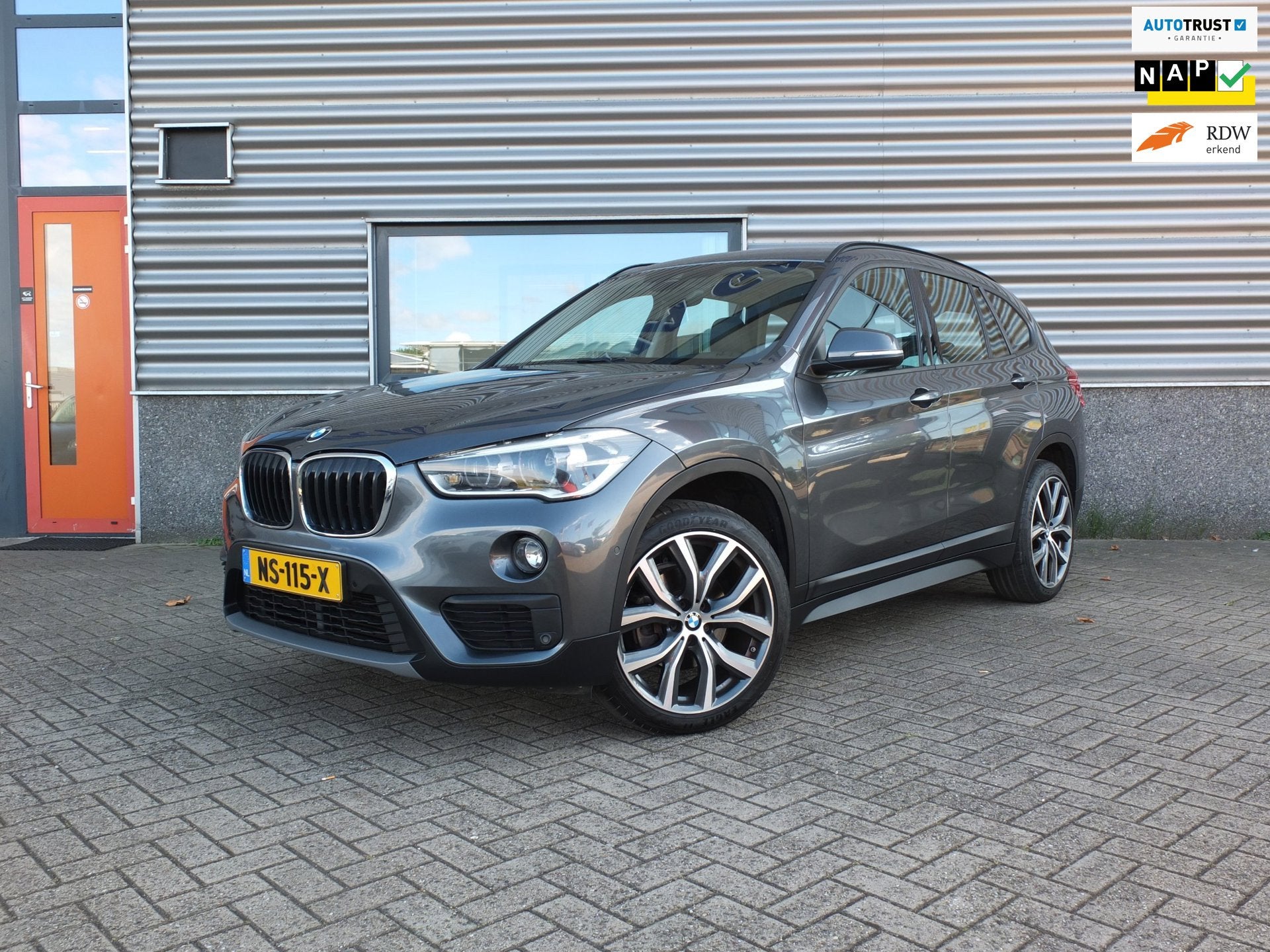 BMW X1 sDrive18i High Executive | Automaat | HUD | Leder | A, Dealer onderhouden, 136 pk, Gebruikt, 19 km/l