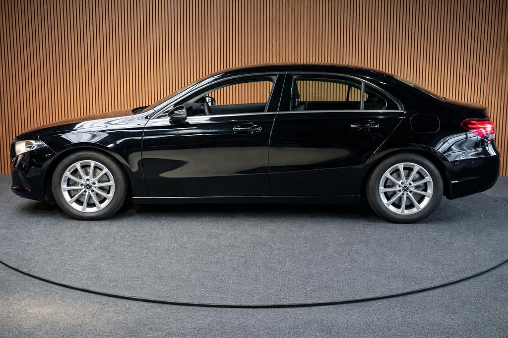 Mercedes-Benz A-Klasse 250 e Business Line Leer Navi Carplay, Auto's, Gebruikt, Zwart, 4 cilinders, Leder en Stof