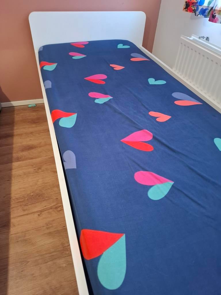 Ikea single bed bedframe 90x200 (no mattress), Ophalen, Zo goed als nieuw, Lattenbodem
