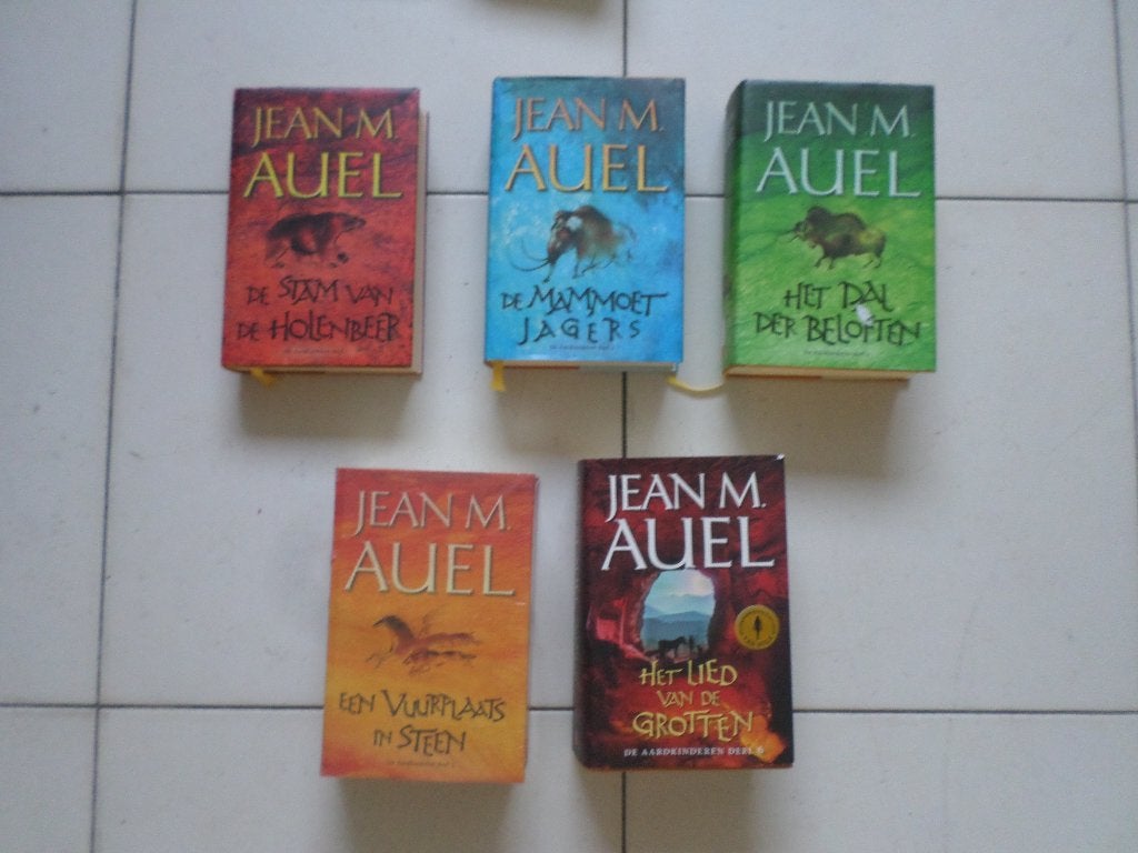 Boeken uit de serie DE AARDKINDEREN van Jean M. AUEL, Ophalen of Verzenden, Gelezen, Jean M. Auel
