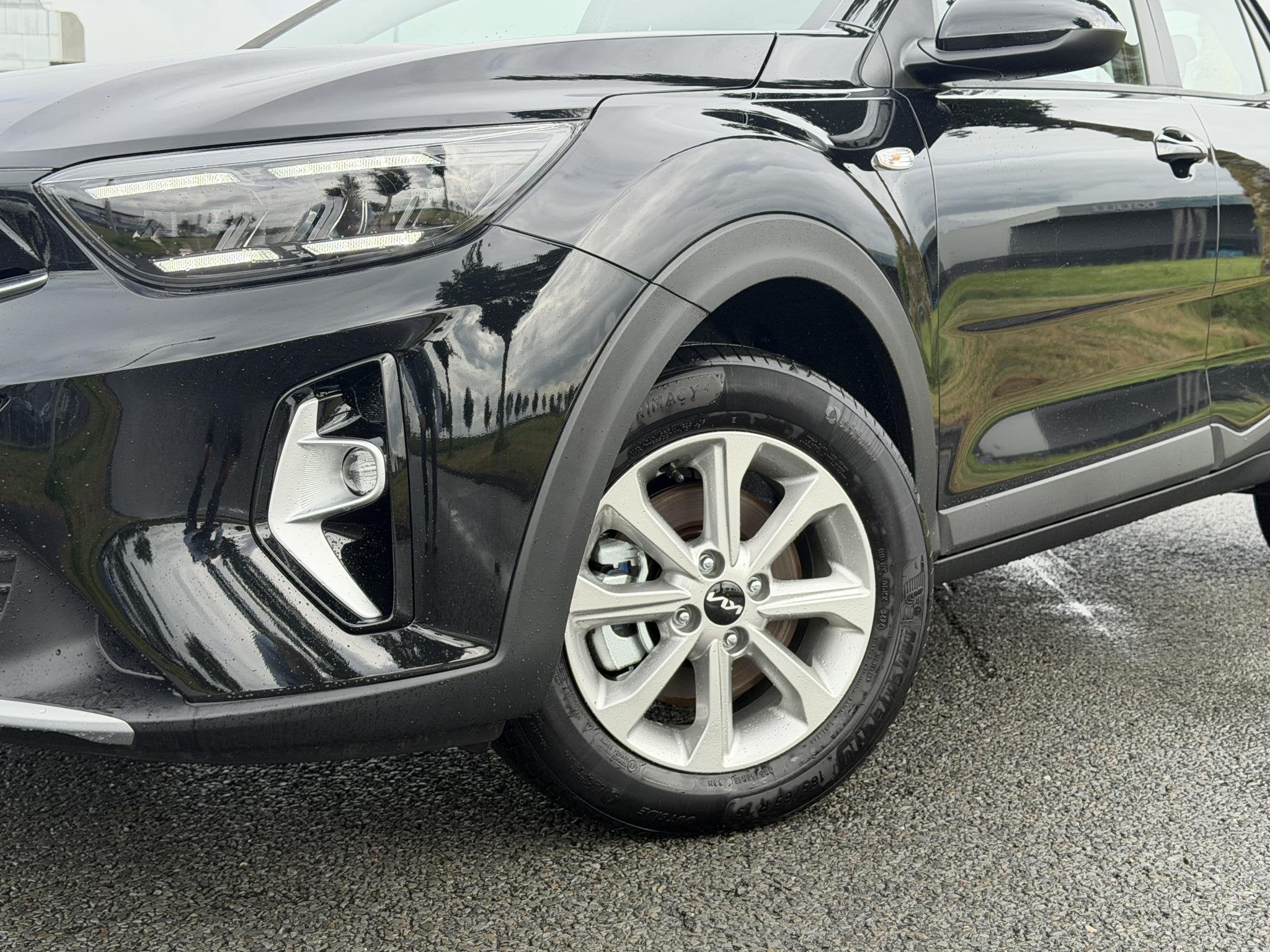 Kia Stonic DynamicLine 1.0 T-GDi MHEV | LED-koplampen | Crui, Voorwielaandrijving, Automatische klimaatregeling, 710 kg, Zwart
