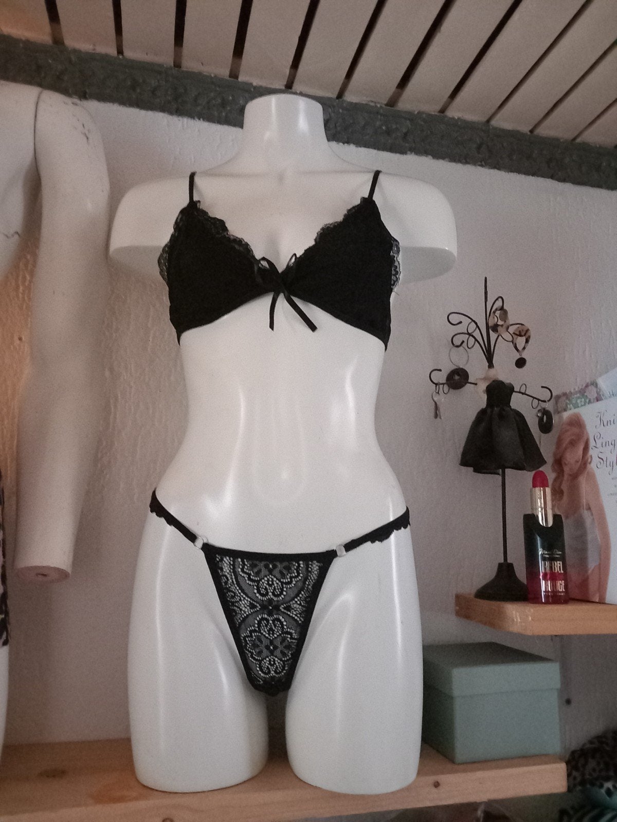Zwart Kanten Lingerie Setje - String Model, Ophalen of Verzenden, Zwart, Setje