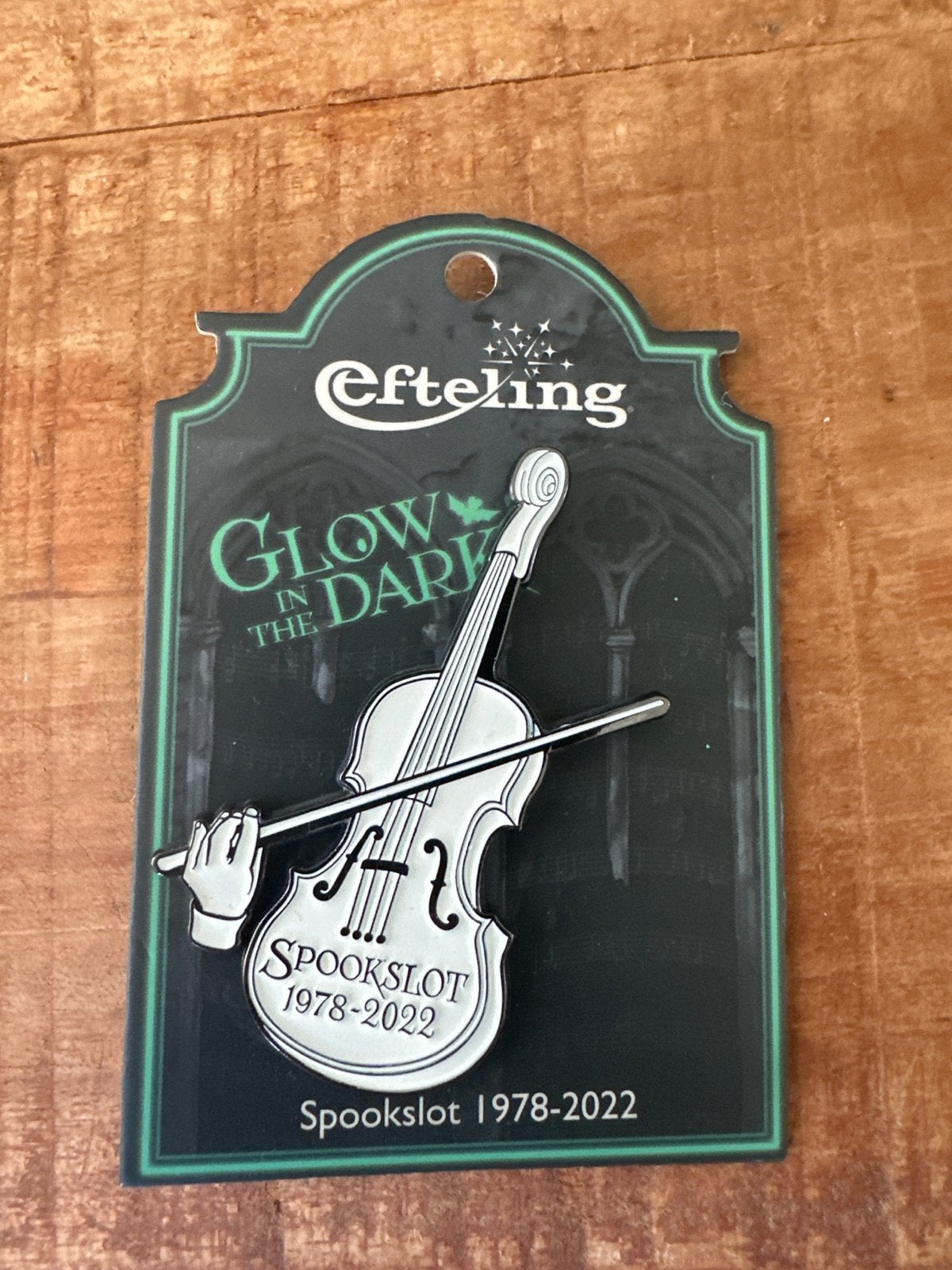 Efteling Spookslot Glow in the Dark Pin 1978-2022, Ophalen, Nieuw, Button of Speldje