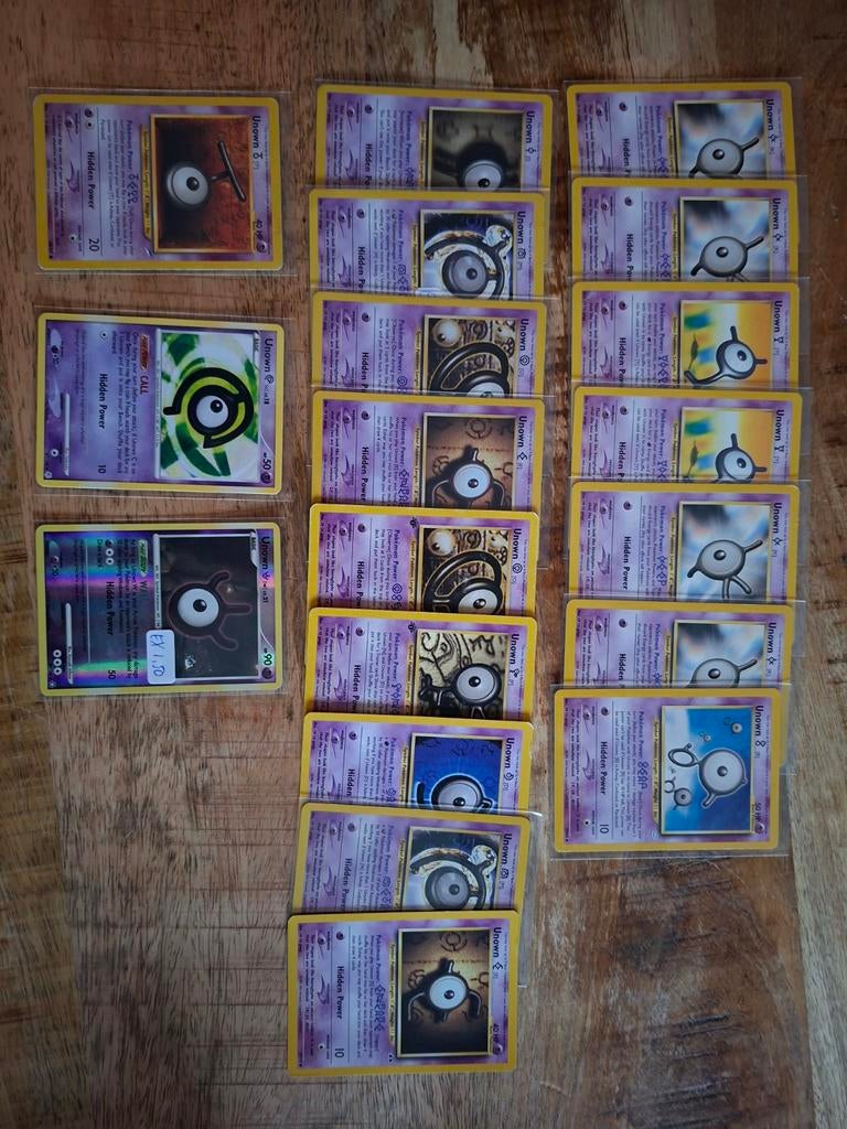 Unown Pokémon Kaarten Collectie - Diverse Vormen, Hobby en Vrije tijd, Verzamelkaartspellen | Overige, Gebruikt, Meerdere kaarten