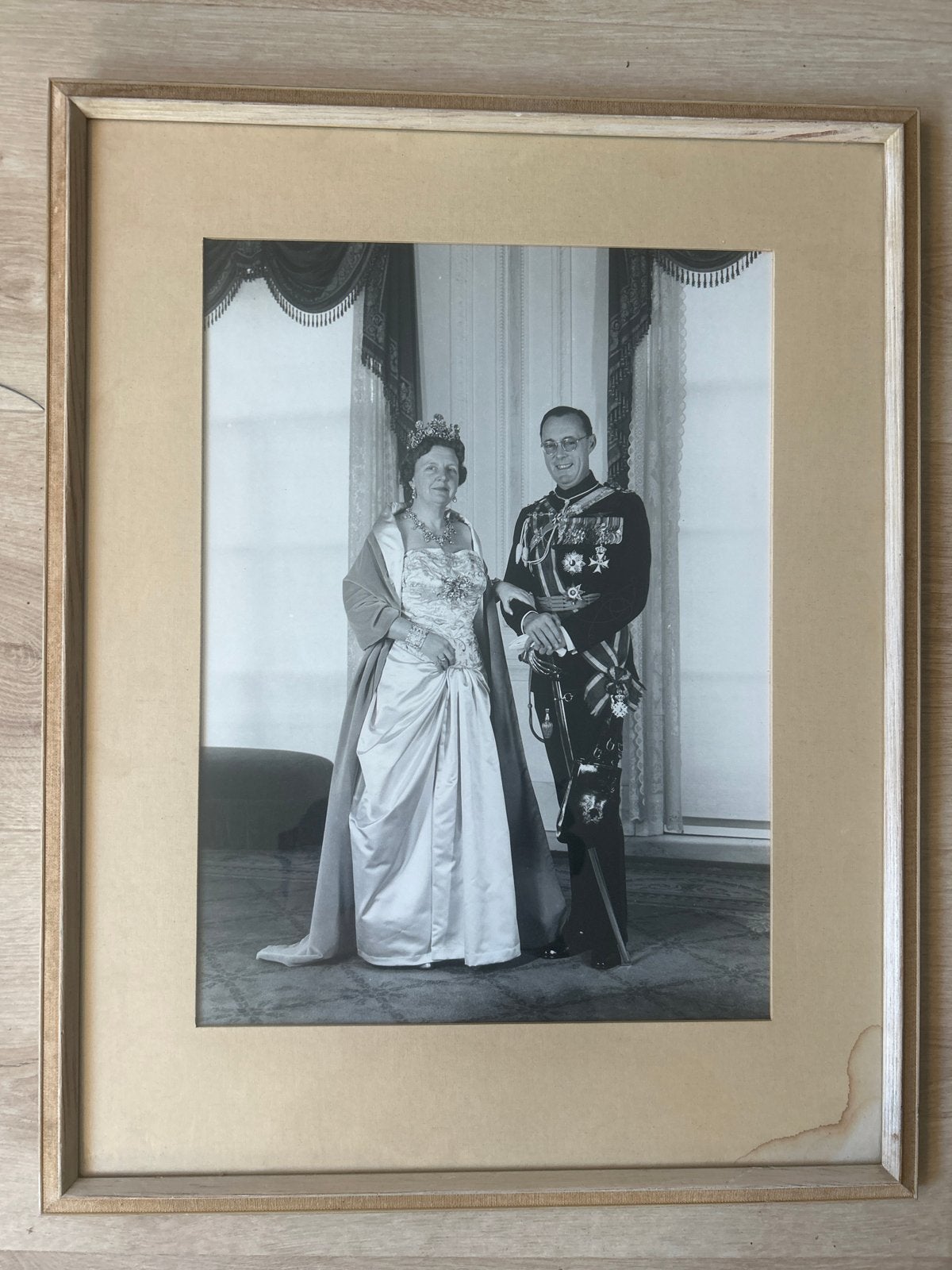Vintage Foto Koningin Juliana en Prins Bernhard, Ingelijst, Ophalen of Verzenden, Foto, Fotografie, Achter glas
