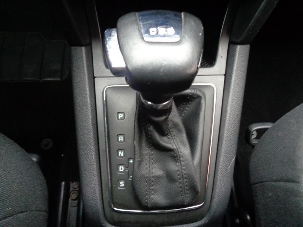 Skoda Yeti 1.2 TSI Comfort 105PK Automaat Airco LMV Trekhaak, Euro 5, Electronic Stability Program (ESP), Gebruikt, 680 kg