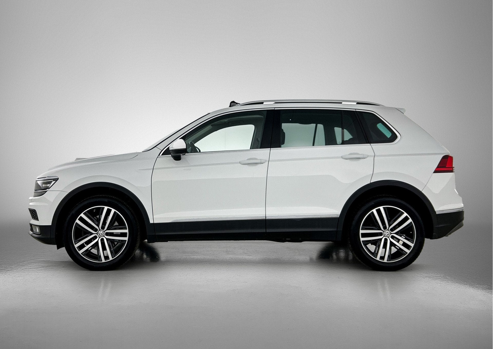 Volkswagen Tiguan 2.0 TSI 4Motion Highline Business R | PANO, Automaat, 12 maanden, Gebruikt, Euro 6