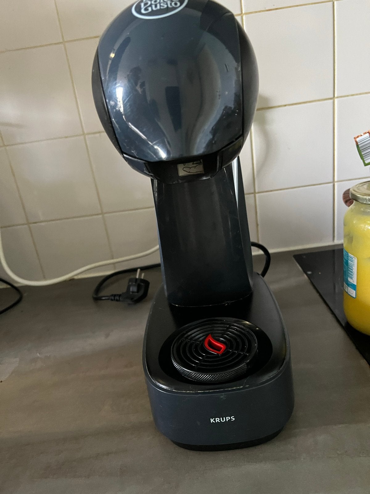 Dolce Gusto apparaat - 4 jaar oud, werkt uitstekend!, Ophalen, Gebruikt, Koffiemachine, Koffiepads en cups