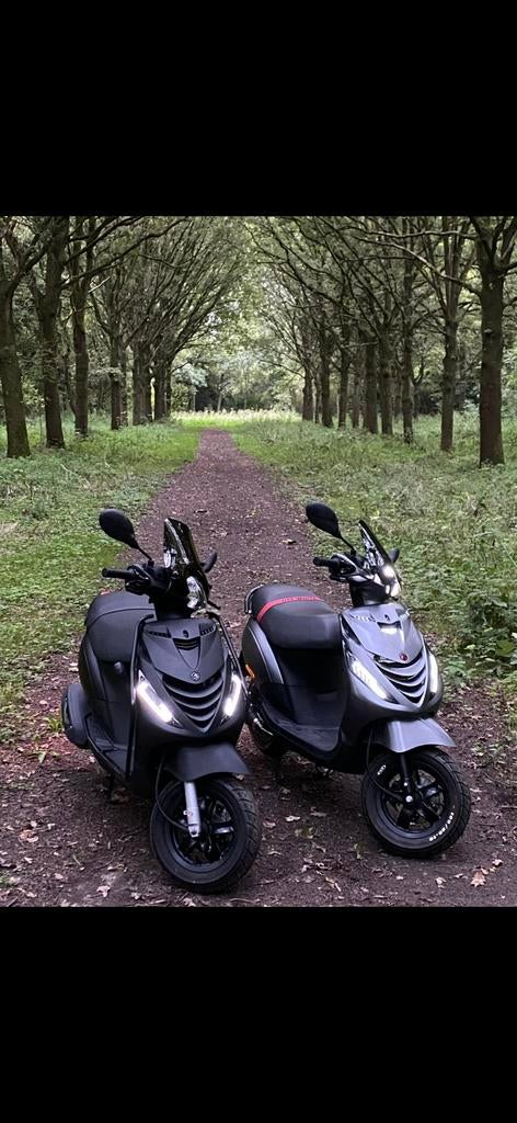 Piaggio zip 2021 grijs, Fietsen en Brommers, Scooters | Piaggio, Ophalen, Zo goed als nieuw