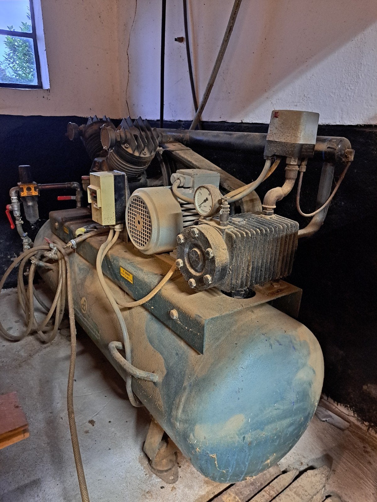 De Backer compressor - Robuuste industriële luchtcompressor, Ophalen, Gebruikt, 400 tot 800 liter/min, 10 bar of meer