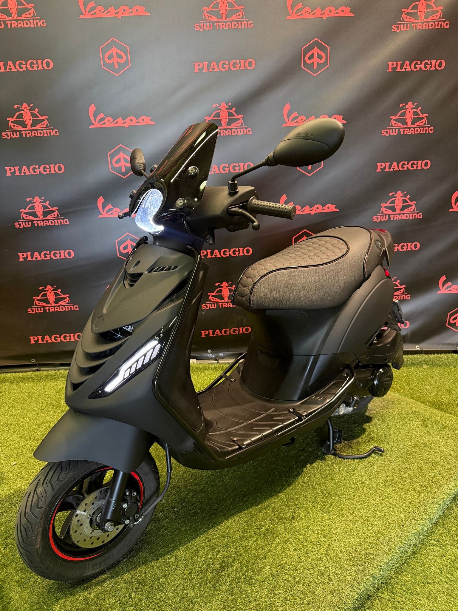 Piaggio Zip 2019 Snor/Brom! Mat Zwart / RS Zadel / Garantie!