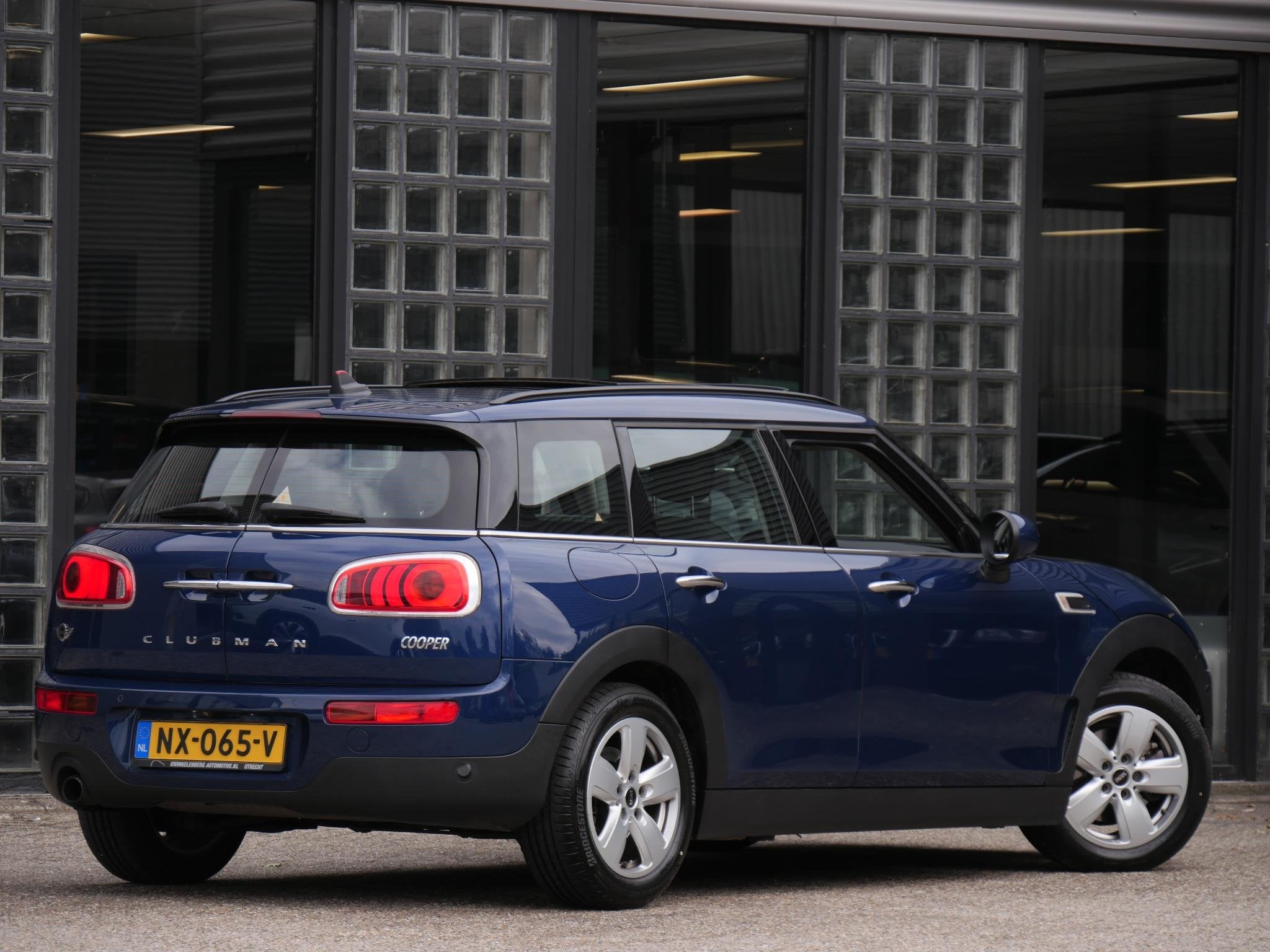 MINI Clubman 1.5 COOPER/ PANORAMADAK/ PDC V+A/ AFN. TREKHAAK, Voorwielaandrijving, Gebruikt, Blauw, Parkeersensor