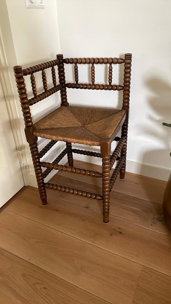 Antieke Bobbin Hoekstoel met Rotan Zitting, Antiek en Kunst, Antiek | Meubels | Stoelen en Banken, Ophalen of Verzenden