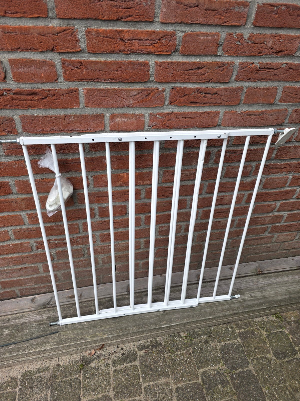 Wit metalen veiligheidshekje, uitschuifbaar, Ophalen