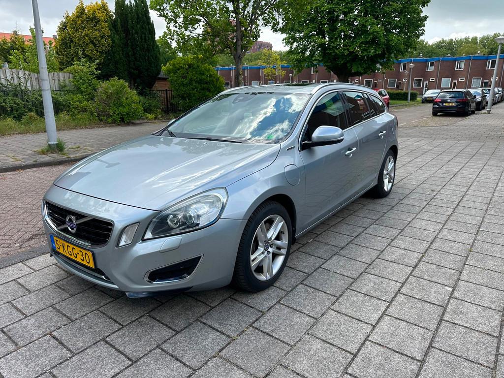 Volvo V60 2.4 D6 AWD Plug-In Hybrid Pure Limited Panorama Le, Automaat, Euro 5, Zwart, 1848 kg