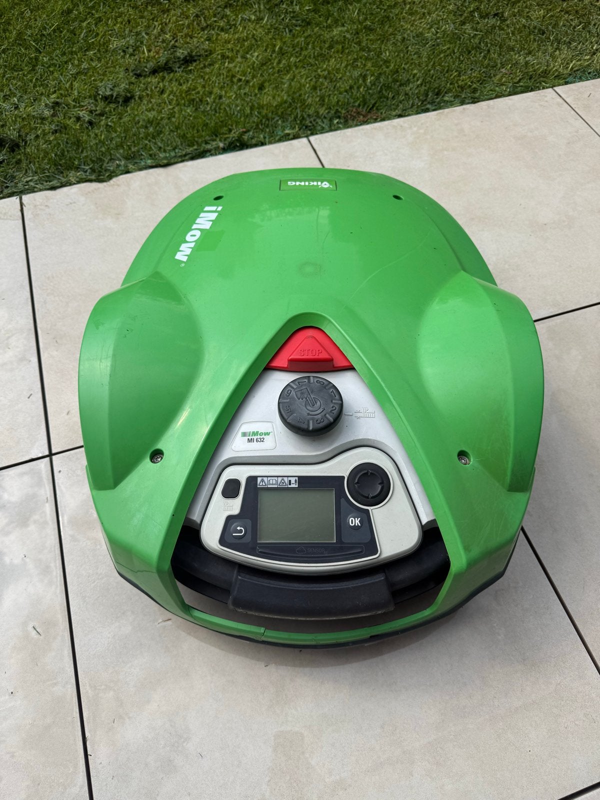 Viking iMow MI 632 Robotmaaier, Tuin en Terras, Grasmaaiers, Zo goed als nieuw, Accu-grasmaaier, 30 t/m 39 cm, Cirkelmaaier, Opvangbak