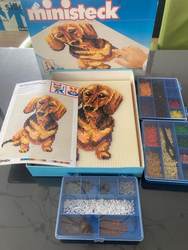 Ministeck Teckel Hond Compleet met Extra Steentjes, Hobby en Vrije tijd, Ministeck, Ophalen, Gebruikt, Box-set