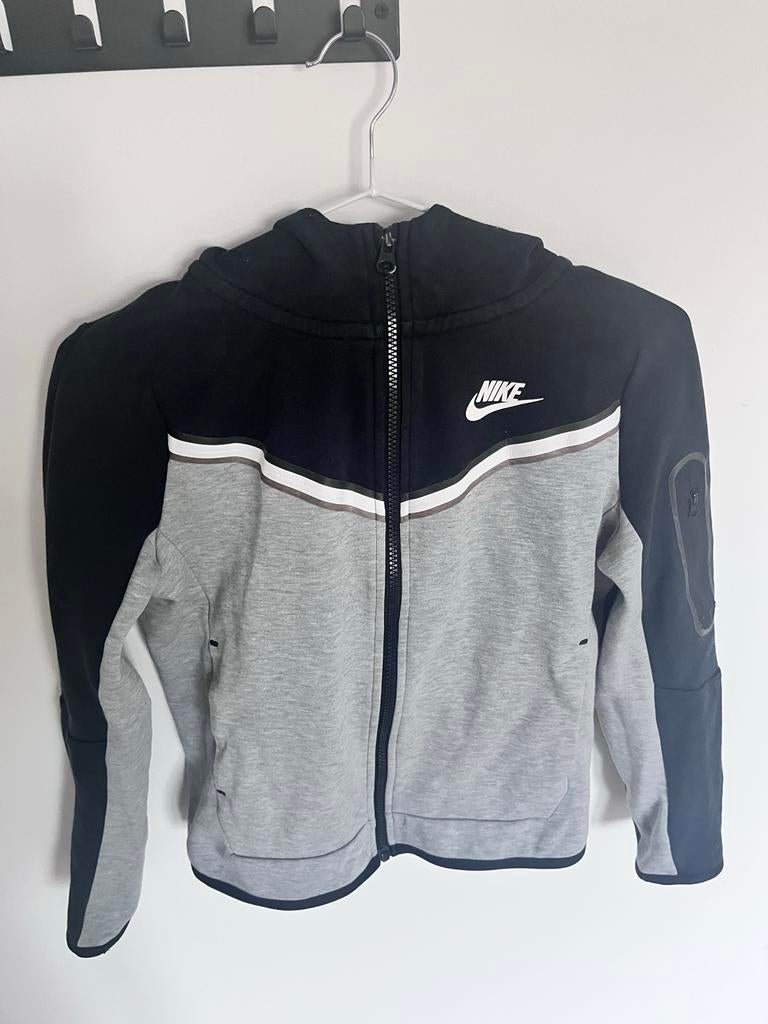 Nike Tech Fleece vest maat 137-147 (M), Ophalen of Verzenden, Gebruikt, Jongen of Meisje, Trui of Vest