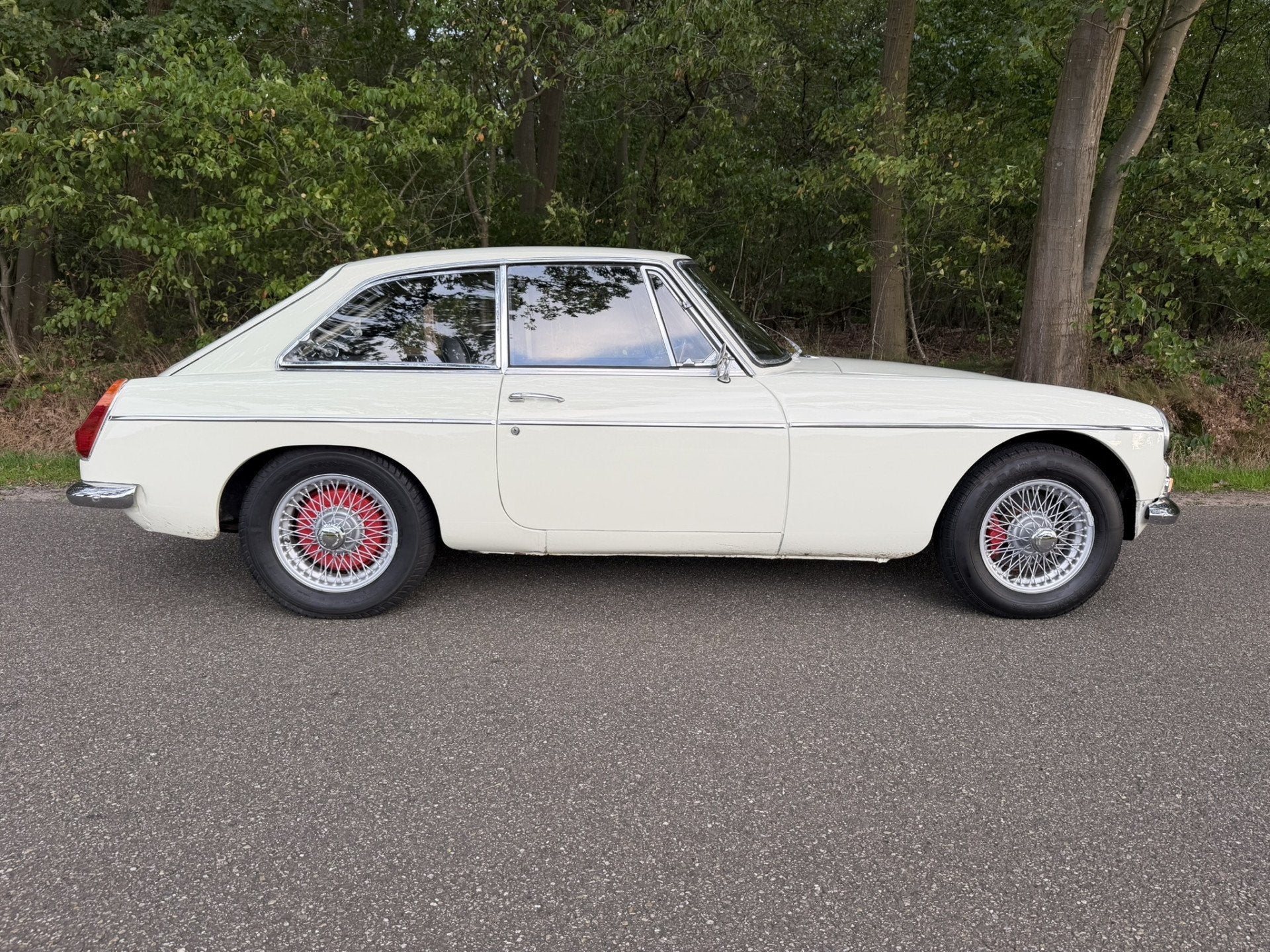 MG B 1.8 GT (bj 1969), Auto's, Achterwielaandrijving, Wit, Bedrijf, Handgeschakeld