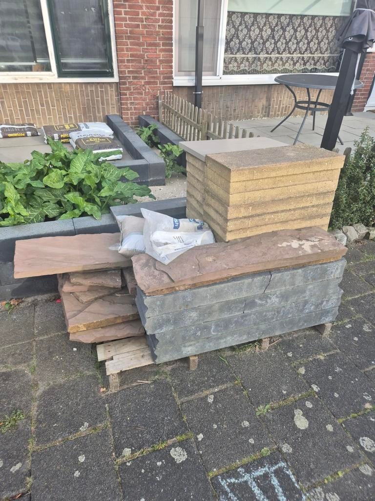 Gratis af te halen: Diverse stenen en tegels voor tuin, Tuin en Terras, Ophalen, Overige typen, Nieuw, Natuursteen