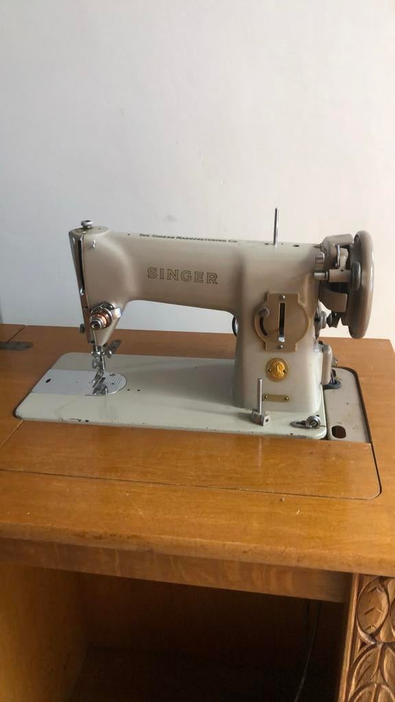 Goed werkende Singer naaimachine met meubelstuk, Ophalen