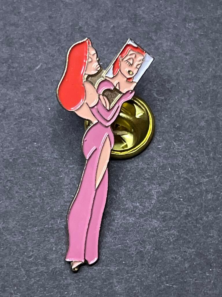 Jessica Rabbit Pin - Wie Ben Ik? Spiegel, Verzamelen, Figuurtje, Ophalen of Verzenden, Zo goed als nieuw, Speldje of Pin