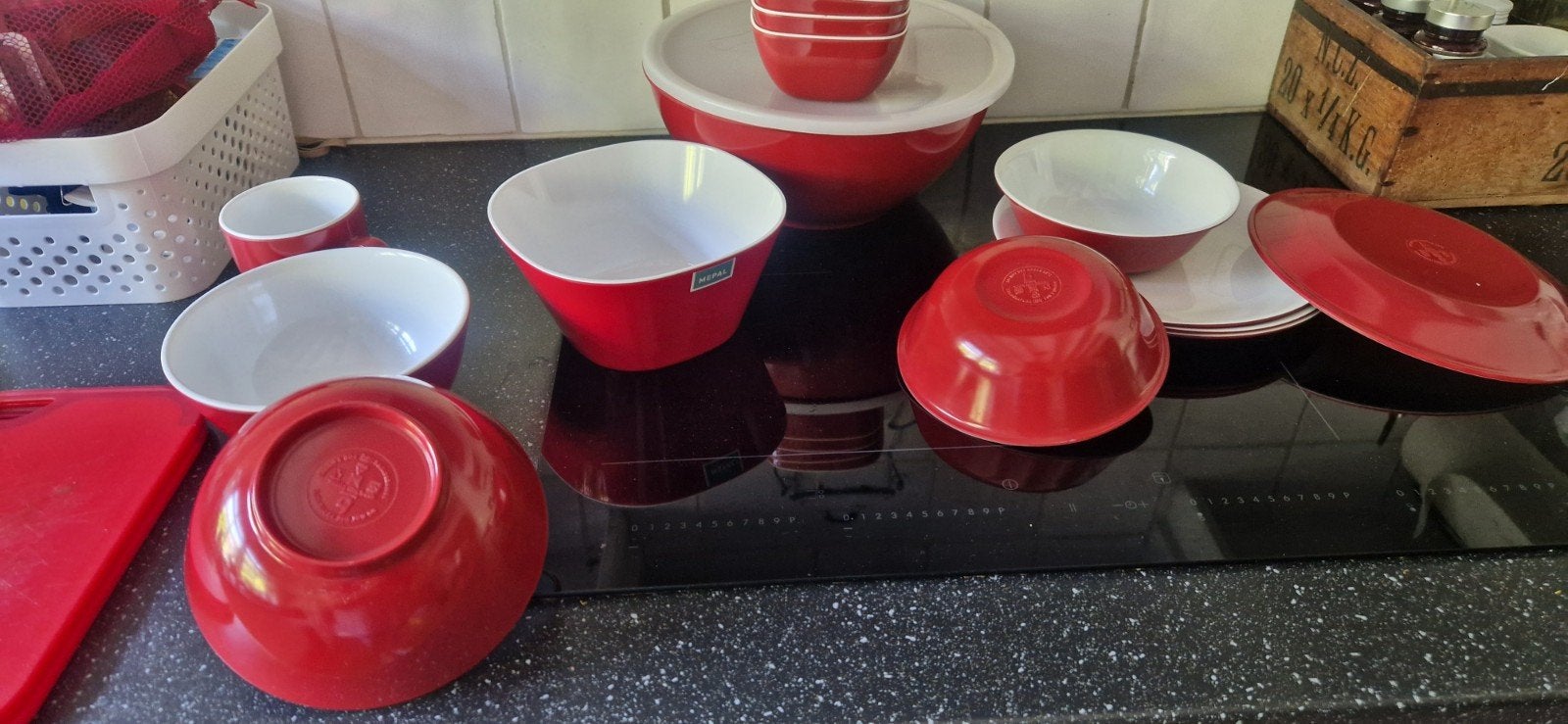 Bo-Camp Melamine Servies - Rood/Wit, Caravans en Kamperen, Ophalen, Gebruikt