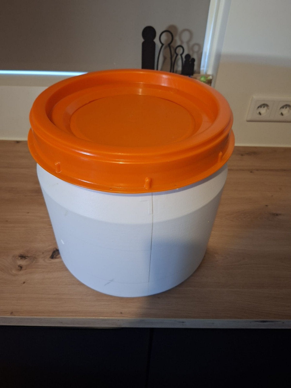 Voerton, goed voor 10kg, Ophalen, Zo goed als nieuw, Kunststof, Met deksel