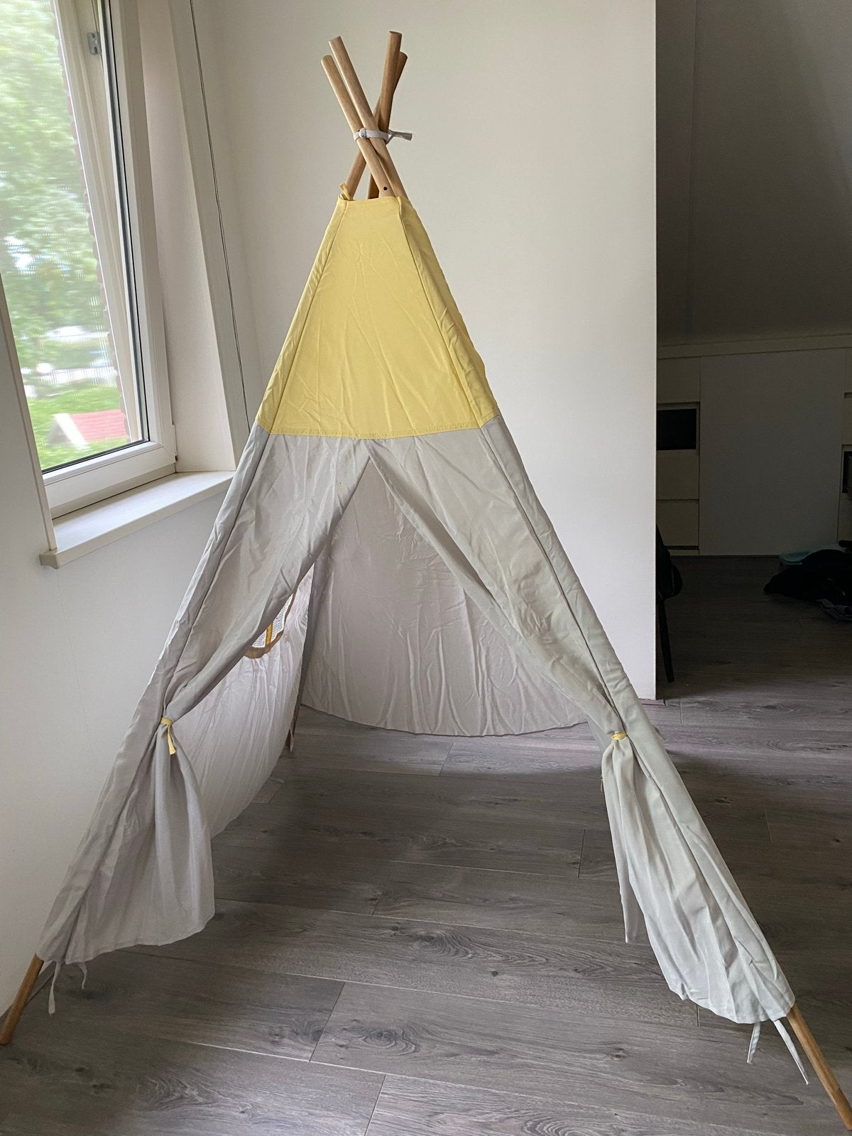Leuke speeltent / tipi voor kinderen, geel en grijs, Ophalen, Gebruikt, Hout