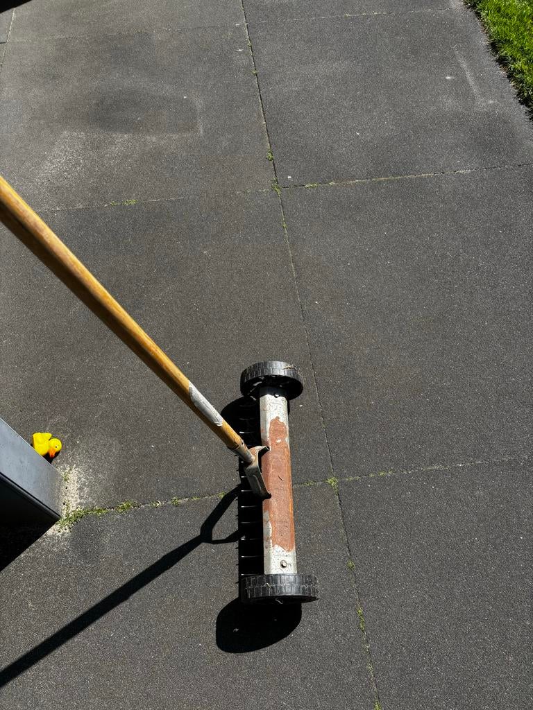 Verticuteer roller hark - Handmatig, roestige bovenkant, Ophalen, Gebruikt