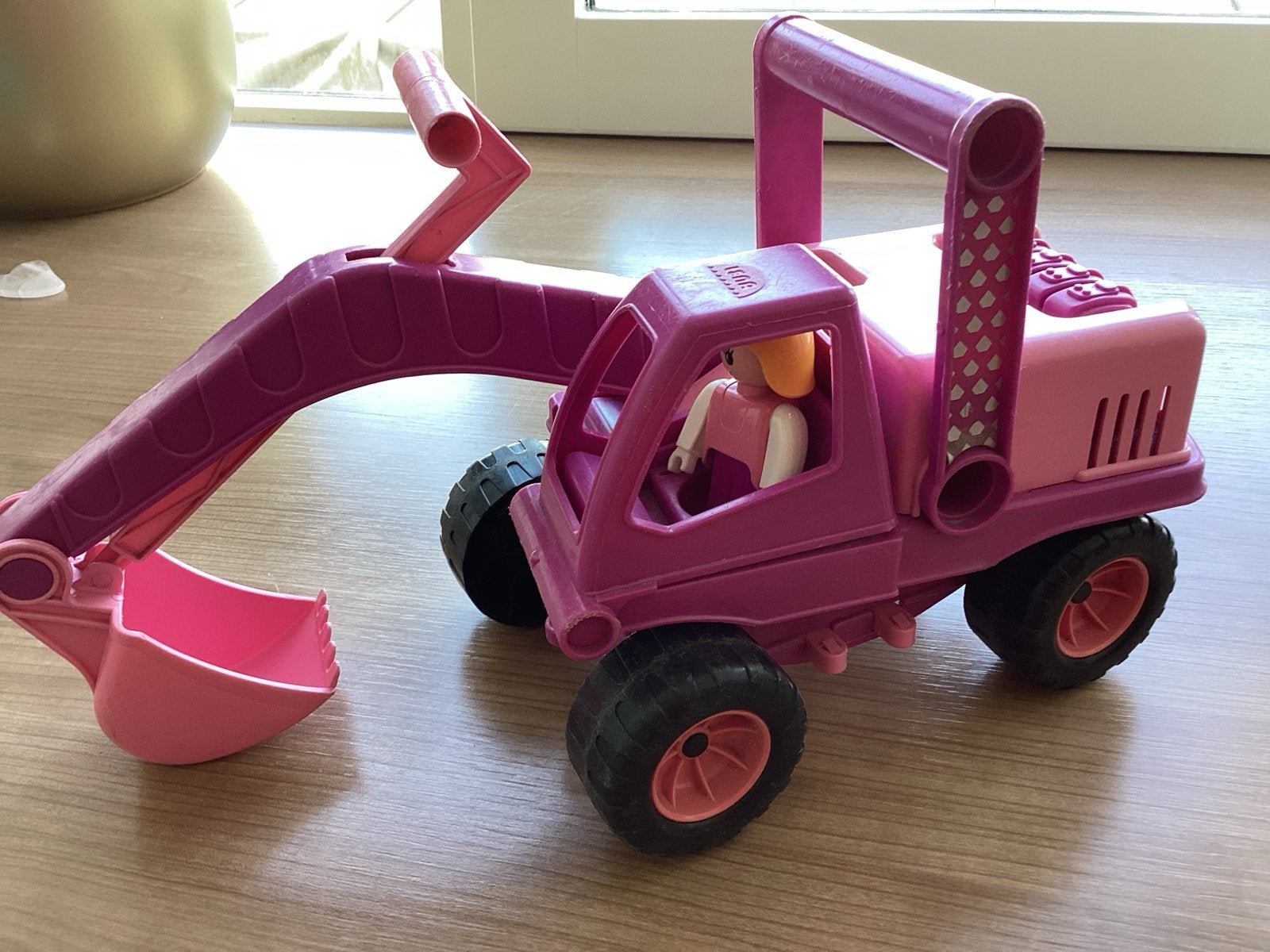 Roze speelgoed graafmachine met poppetje, Ophalen, Zo goed als nieuw