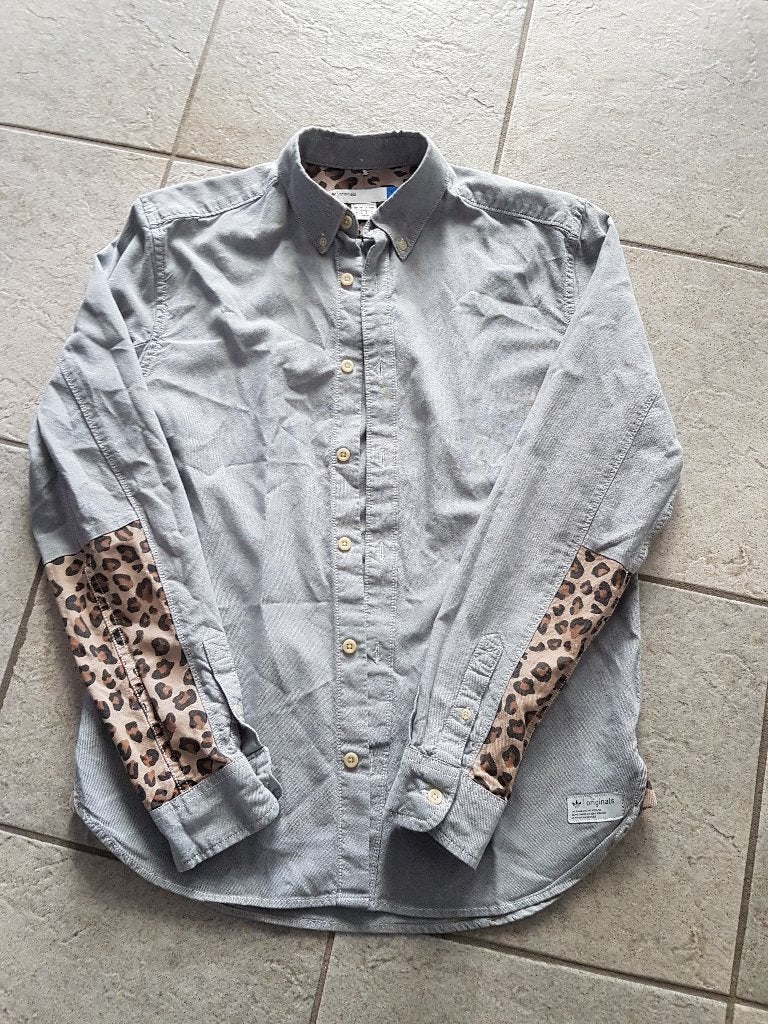 Lichtgrijze Adidas blouse, dierenprint, maat S, Halswijdte 38 (S) of kleiner, Ophalen of Verzenden, Zo goed als nieuw, Adidas