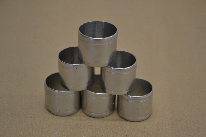 Set van 6 Metalen Servetringen - Modern / Strak Design, Overige materialen, Gebruikt, Ophalen of Verzenden, Bord(en)