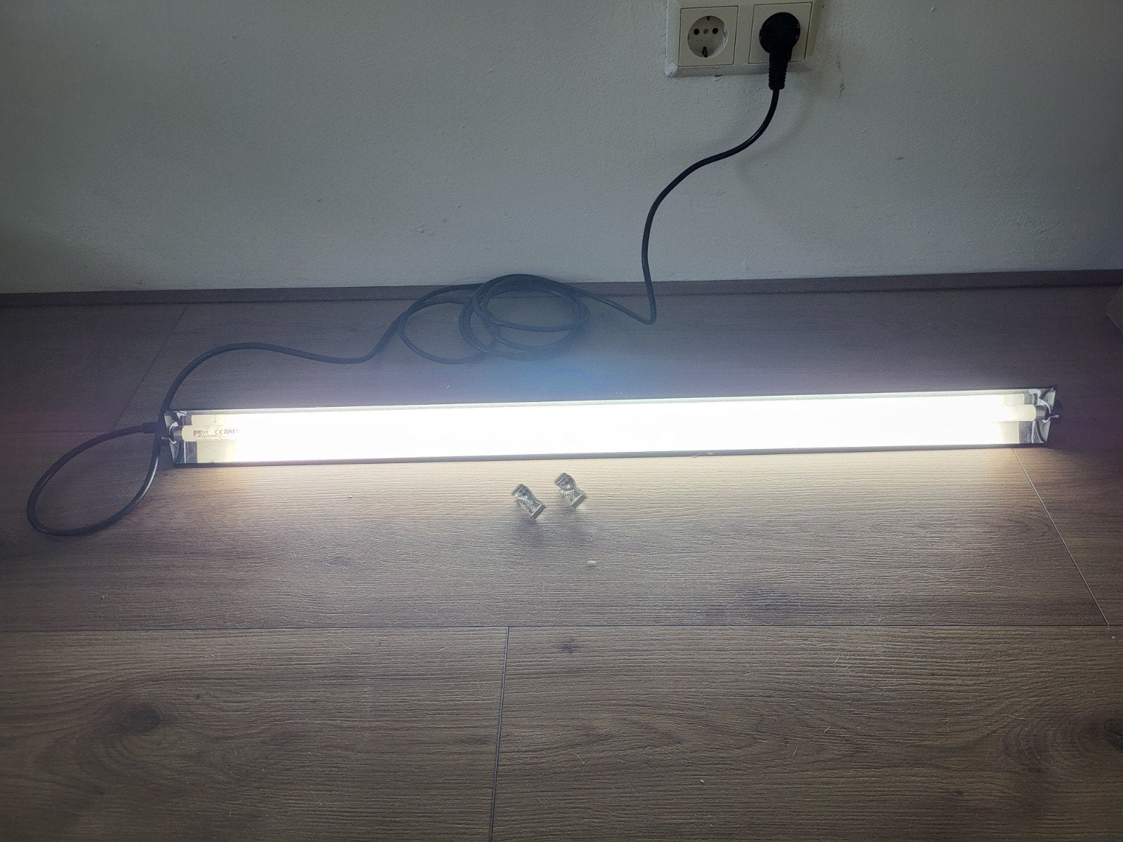 UV-B Lamp inclusief Armatuur en Ophangbeugels (vogels/reptie, Dieren en Toebehoren