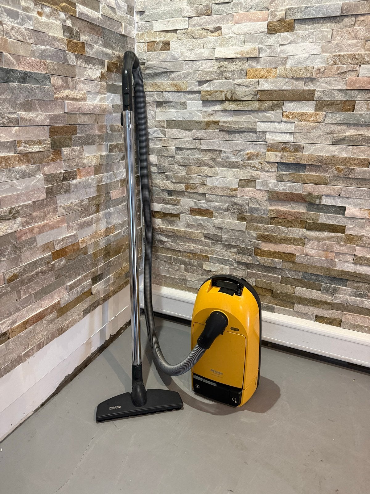 Miele S246i Stofzuiger, Stofzak, Inclusief accessoires, ., Ophalen of Verzenden