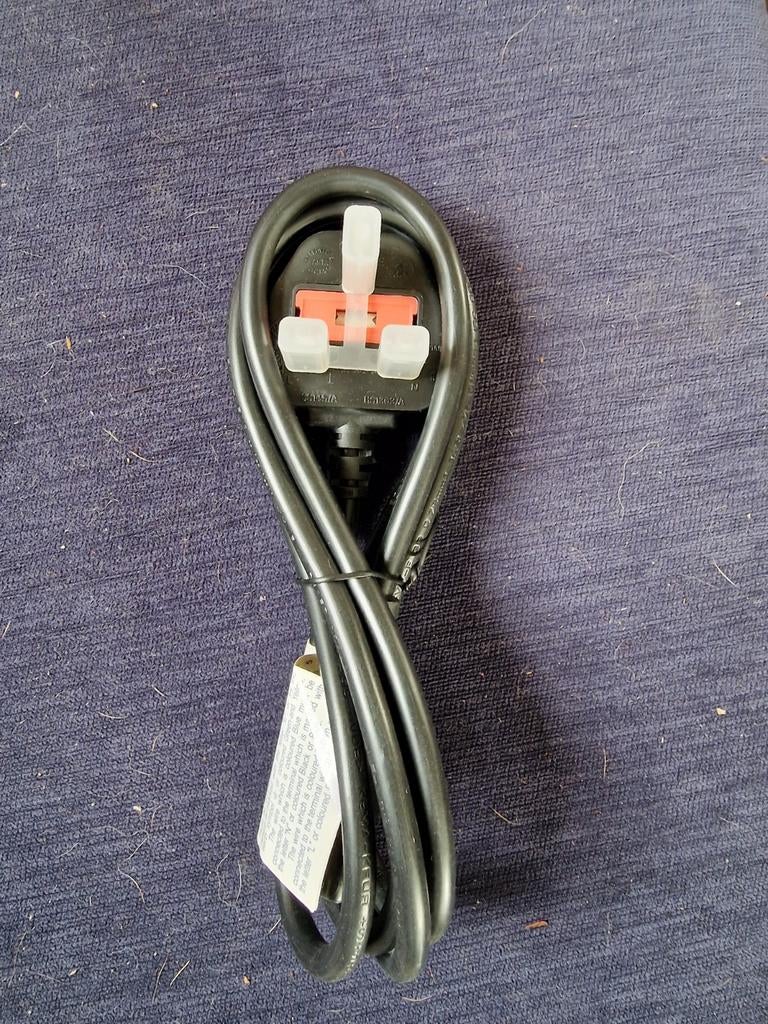 Nieuwe stroomkabel met UK stekker, Ophalen of Verzenden, Nieuw, Minder dan 2 meter, Overige kabels