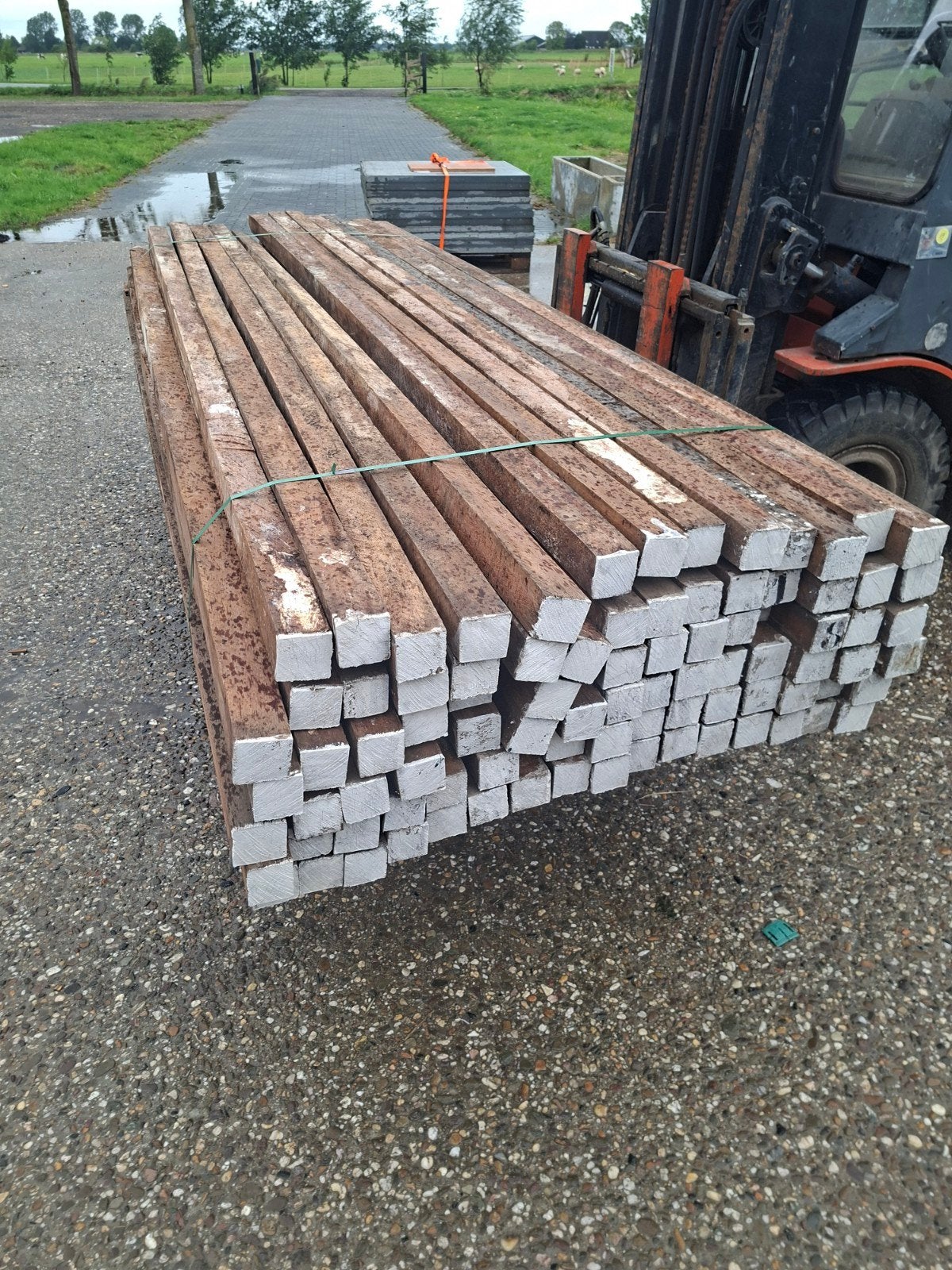Azobe hardhouten palen 60x60mm, 3 m met punt (A/B keus), Tuin en Terras, Palen, Balken en Planken, Ophalen of Verzenden