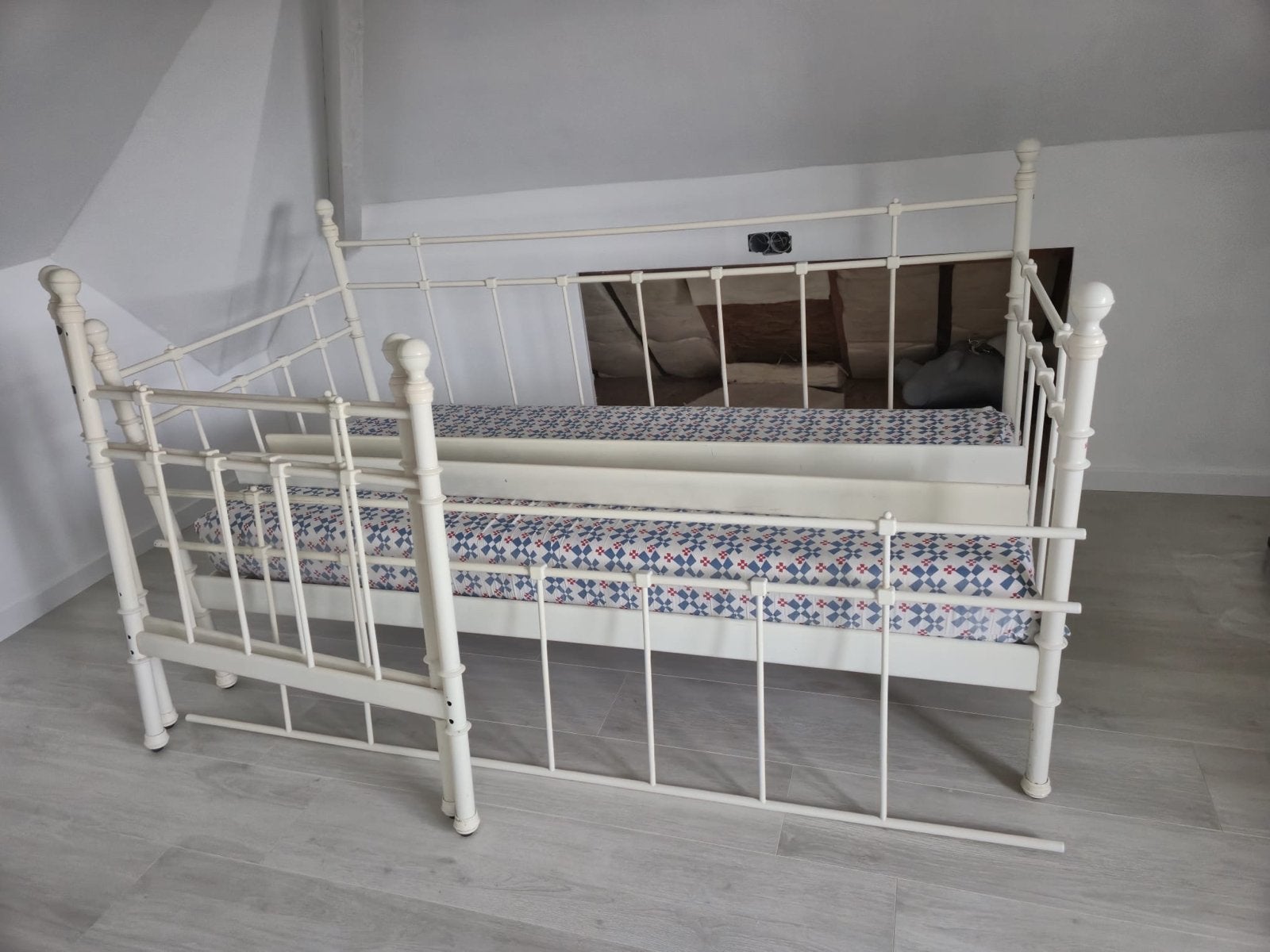 Twee IKEA bedden, Ophalen of Verzenden